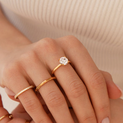 Round Cut Solitaire Ring (Gold)