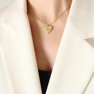 18K Gold Plated Stainless Steel Hip Hop Accessories Radial Texture Heart Pendant Necklace for Women